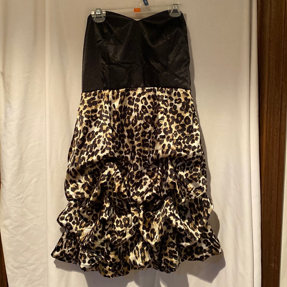 Ladies strapless dress